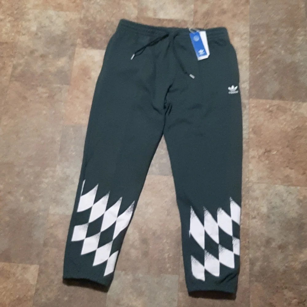 New. Men's Adidas Originals Rekive Graphic Joggers. Size Large. - Picture 1 of 9